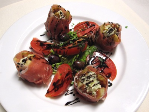 A plate of food with tomatoes and other vegetables.